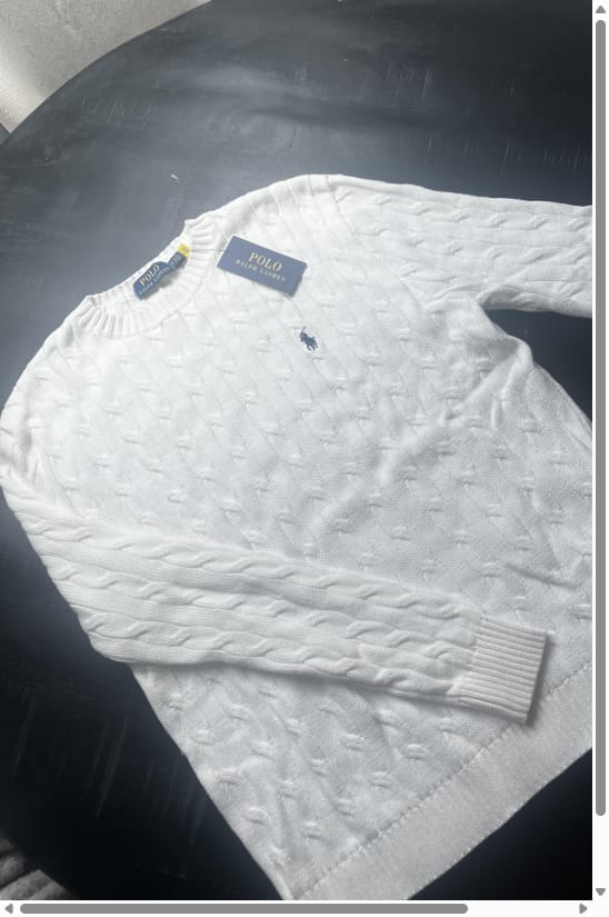 White cable-knit POLO Ralph Lauren sweater in hand — Pikobuysheet buyer share